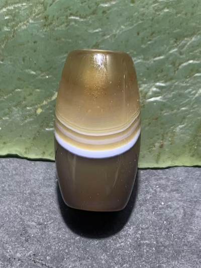 精美高玉化天地缠丝玛瑙桶珠一颗， - 精美高玉化天地缠丝玛瑙桶珠一颗，