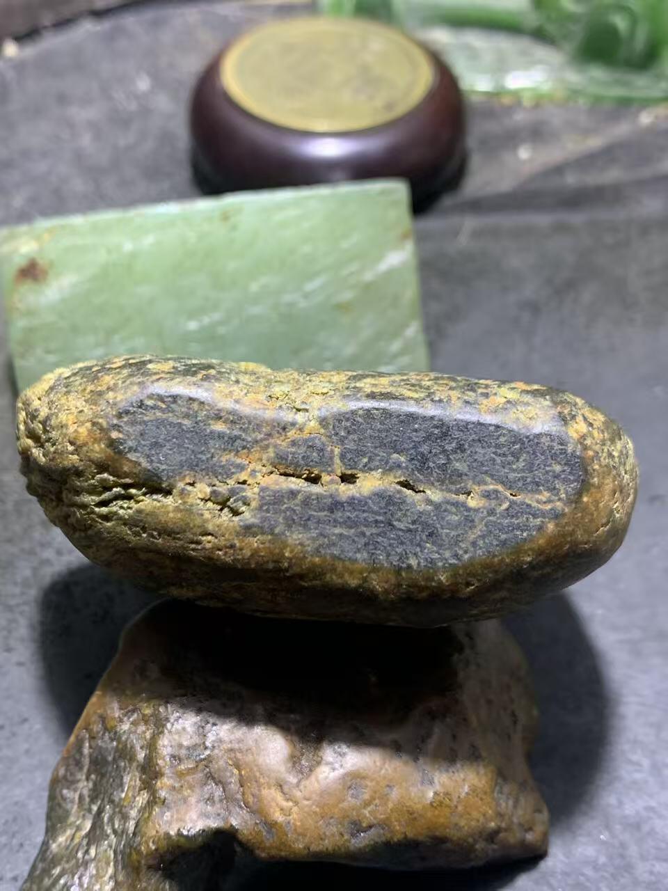 新疆和田玉风化纹碧玉原石一颗，