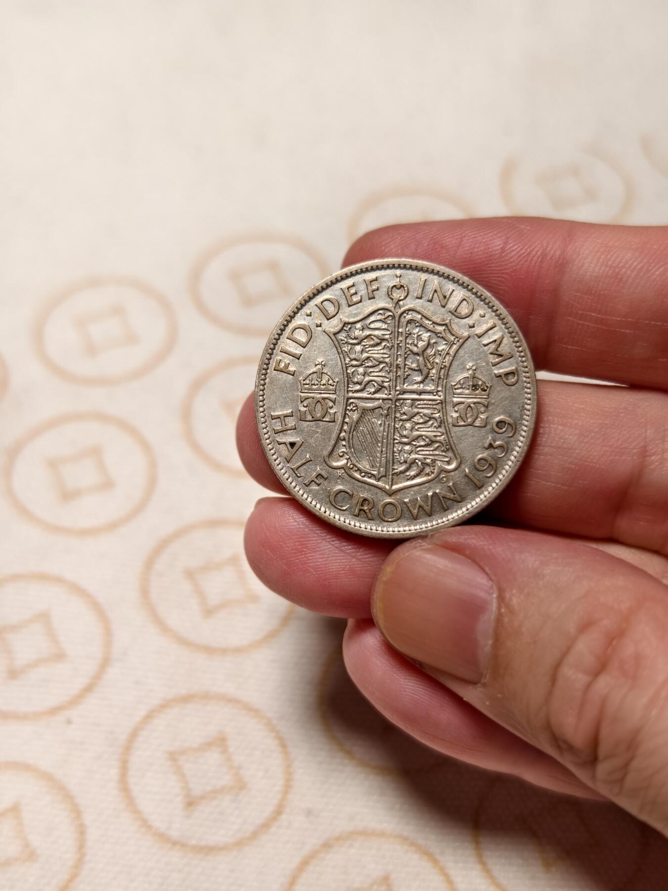 抚柳草堂-第十一期章牌钱币  奖章勋章限时免佣 满百包邮 放漏专场 1939英国半克朗银币 乔治六世 细节漂亮光感不错 重13.9g