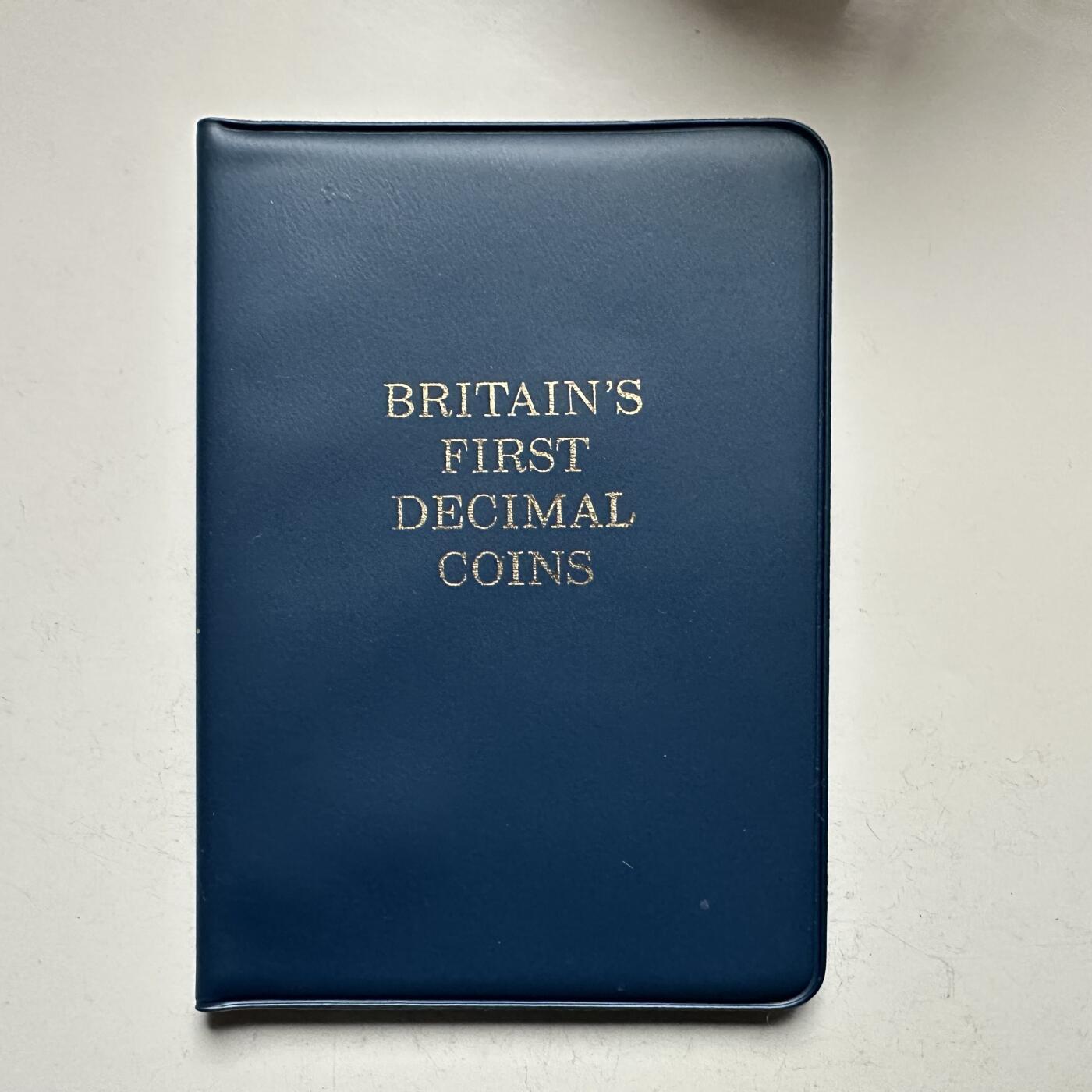 🌹外币初藏🌹🐯2026年第13场  每周二四六晚8️⃣点 接代拍 英国十进制新便士五枚套原装册 a
