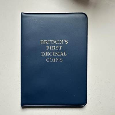 🌹外币初藏🌹🐯2026年第13场  每周二四六晚8️⃣点 接代拍 - 英国十进制新便士五枚套原装册 a