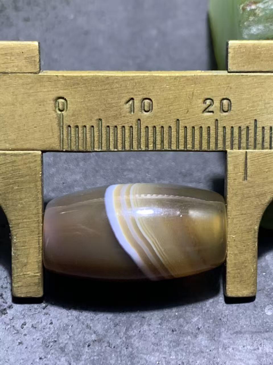 精美高玉化天地缠丝玛瑙桶珠一颗，