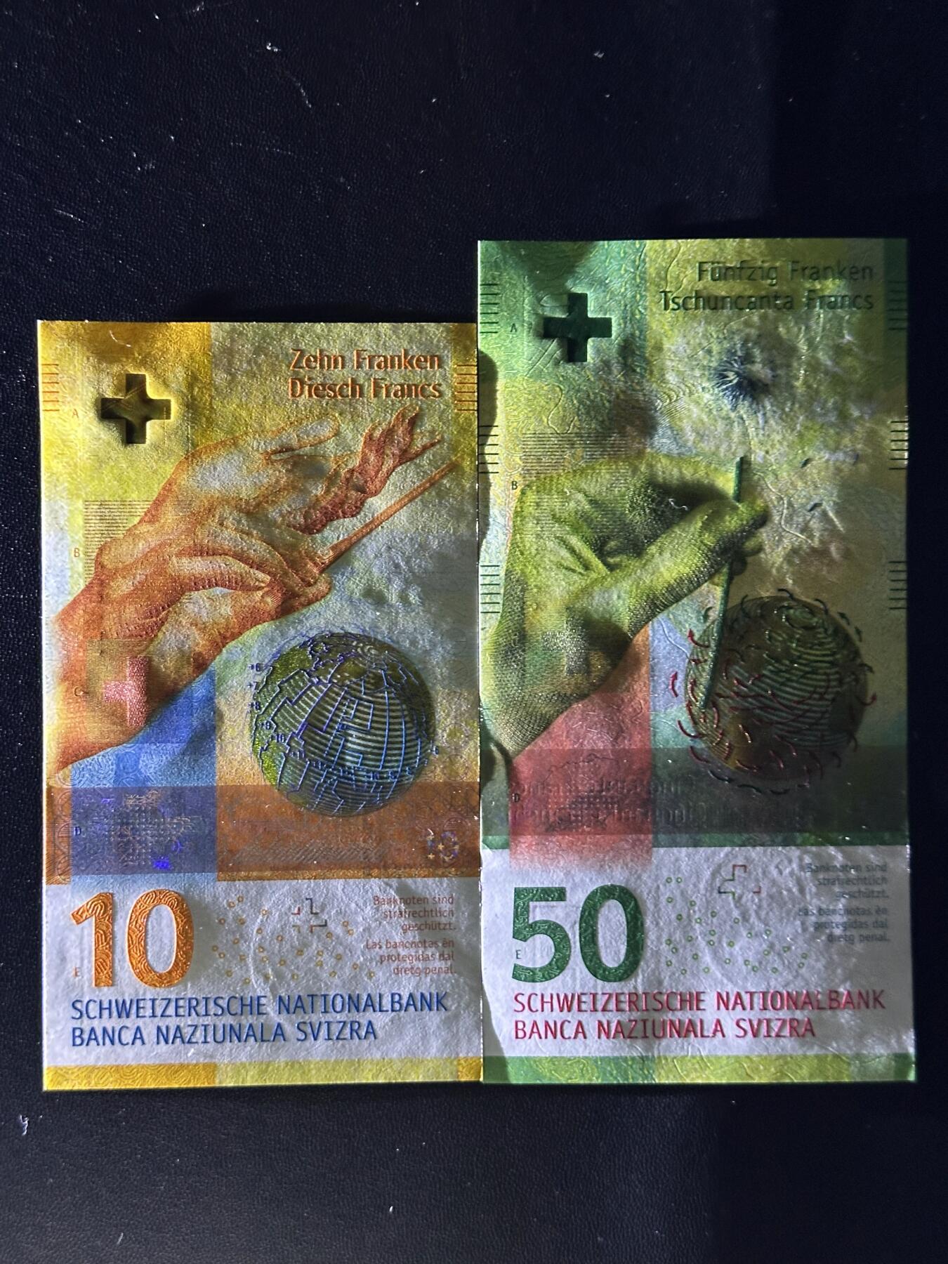 《外钞收藏家》第六百零五期（精选场）（本平台长期征集拍品、欢迎藏友们联系合作） 瑞士手版2017年10法郎首发A冠+20年20法郎 2张一起 都是无47 全新UNC