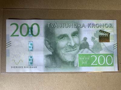 【礼羽收藏】🌏世界钱币拍卖第123期 - 【B020380889】全新UNC 2015年瑞典200克朗纸币 首年首发B冠，无47尾889 永恒号 刀拆绝品，长号无47不容易，号码干净漂亮 稀少面值币种量小市面能见到基本都带47号码不佳，配套必备