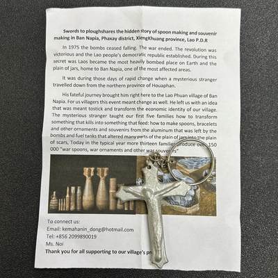 西秦中古拍卖第七十四期 - 老挝秘密战争纪念品 用秘密战争时期美国空袭老挝坠毁的飞机、空投未爆弹制作的十字架 带说明书