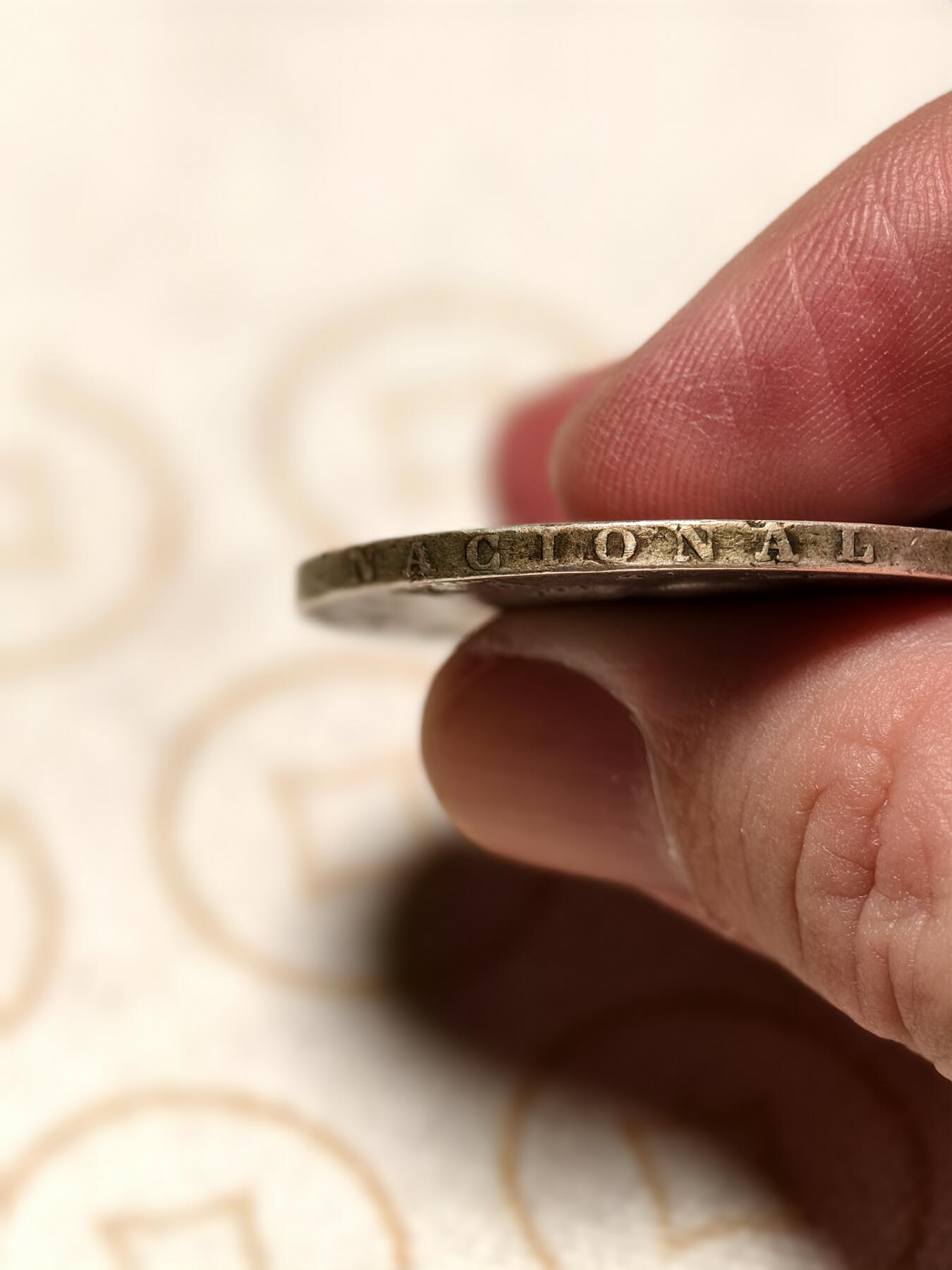 抚柳草堂-第十一期章牌钱币  奖章勋章限时免佣 满百包邮 放漏专场 1870西班牙5比塞塔拿花双柱银币 临时政府时期仅铸一年 重24.6g 整体状态不错