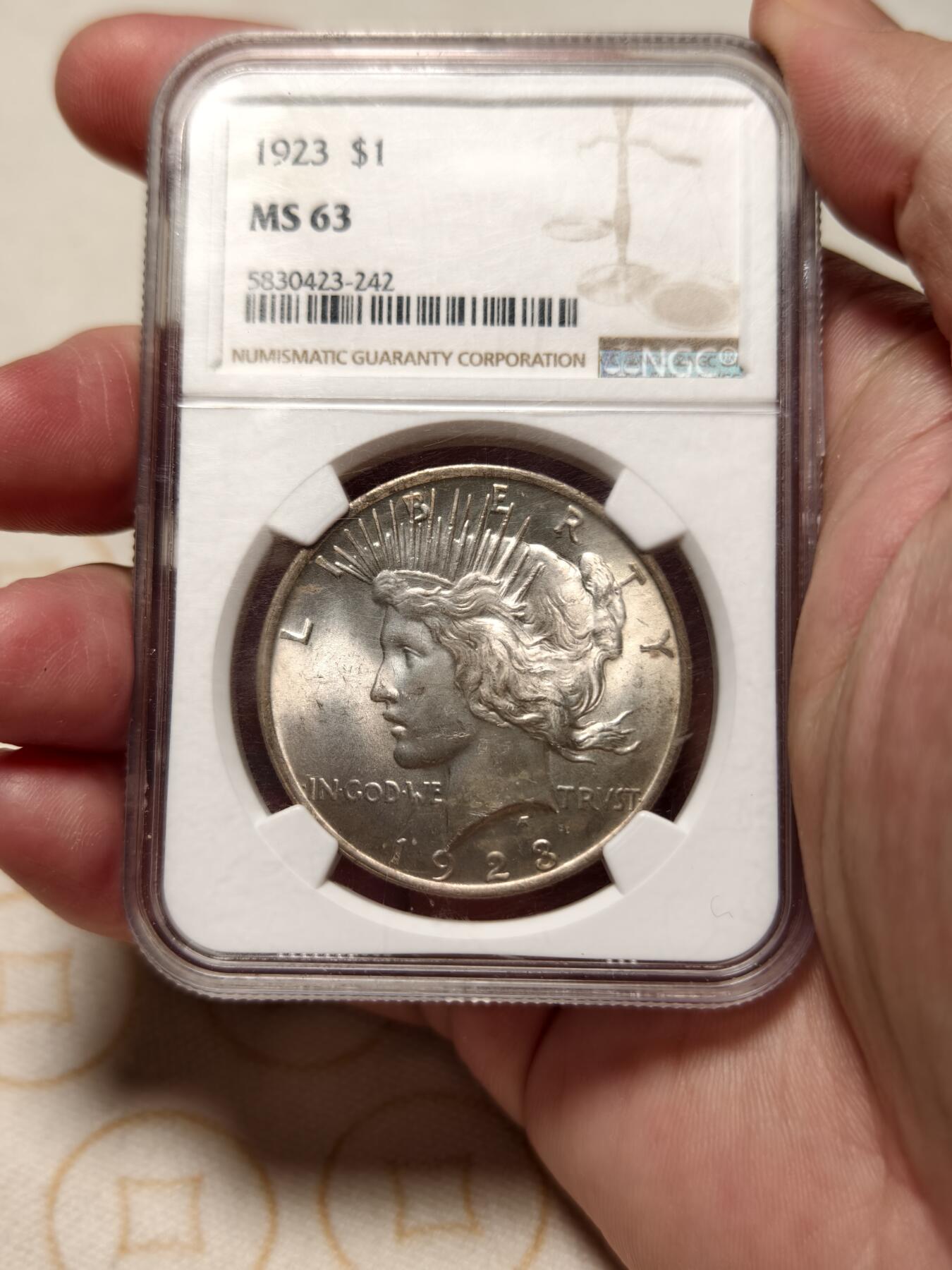 抚柳草堂-第十一期章牌钱币  奖章勋章限时免佣 满百包邮 放漏专场 1923 NGC MS63 美国和平1美元大银币 原光丝滑