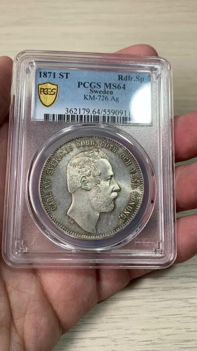 万国钱币拍卖第060期（万国六十期纪念大拍） PCGS MS64 1871瑞典卡尔十五世双狮4达勒大银 好品罕见的北欧大银主币 双狮护盾的纹章设计也非常漂亮 原味转光欧陆五彩 PC唯一冠军分 洼地品种 顶级收藏品质