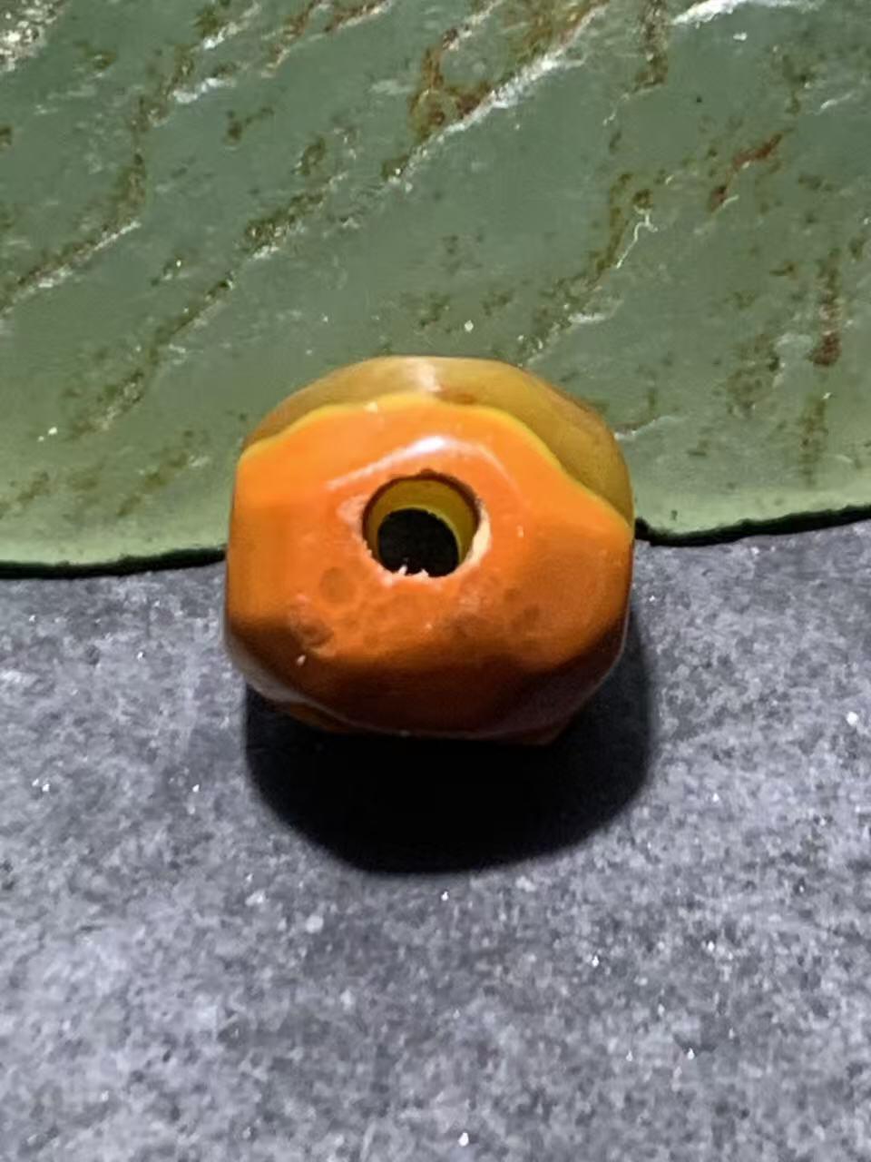 放福利！冰飘战国红玛瑙随形多棱珠一个