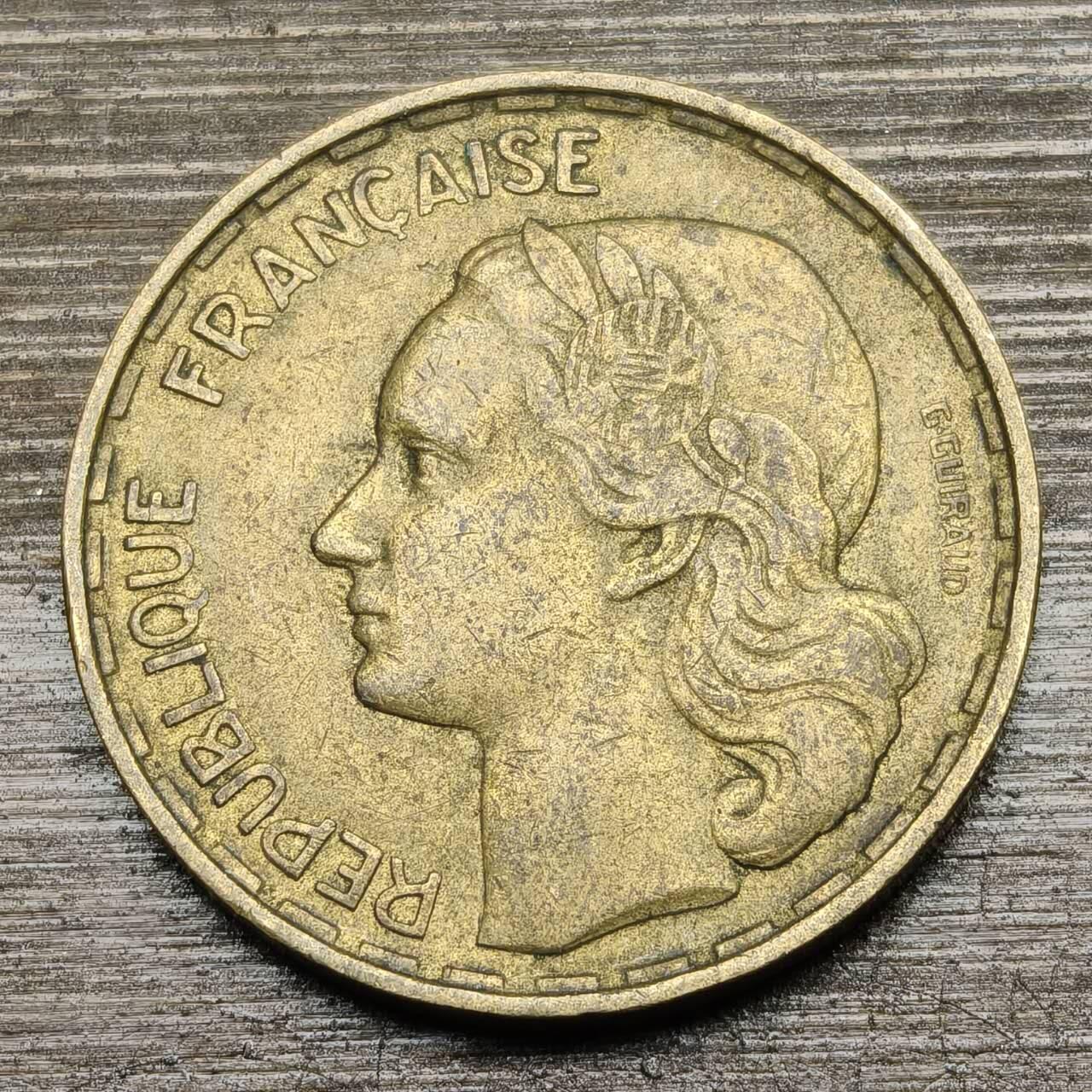 【铜匠收藏】★第141★散币专场 不寄存，30包邮。不满30元，支付5元运费。《接受代拍 代送NGC评级》 90【无寄存】法国 50法郎  1951年  铝青铜硬币