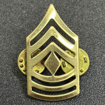 西秦中古拍卖第七十四期 - 美军军士长军衔帽徽