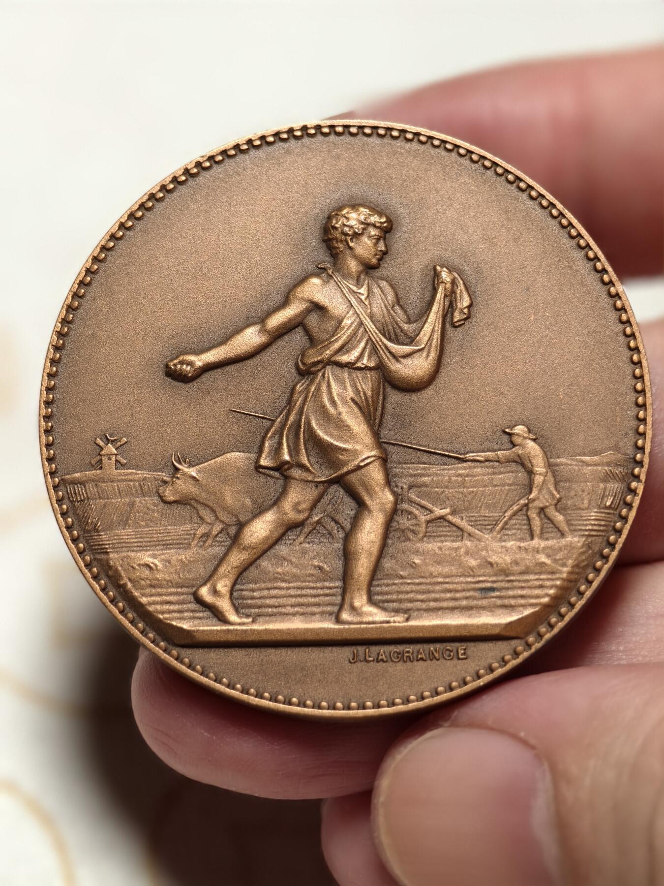 抚柳草堂-第十一期章牌钱币  奖章勋章限时免佣 满百包邮 放漏专场 19世纪末-20世纪初法兰西会计学会大铜章  播种者 直径45mm 重量44g Ms级品相