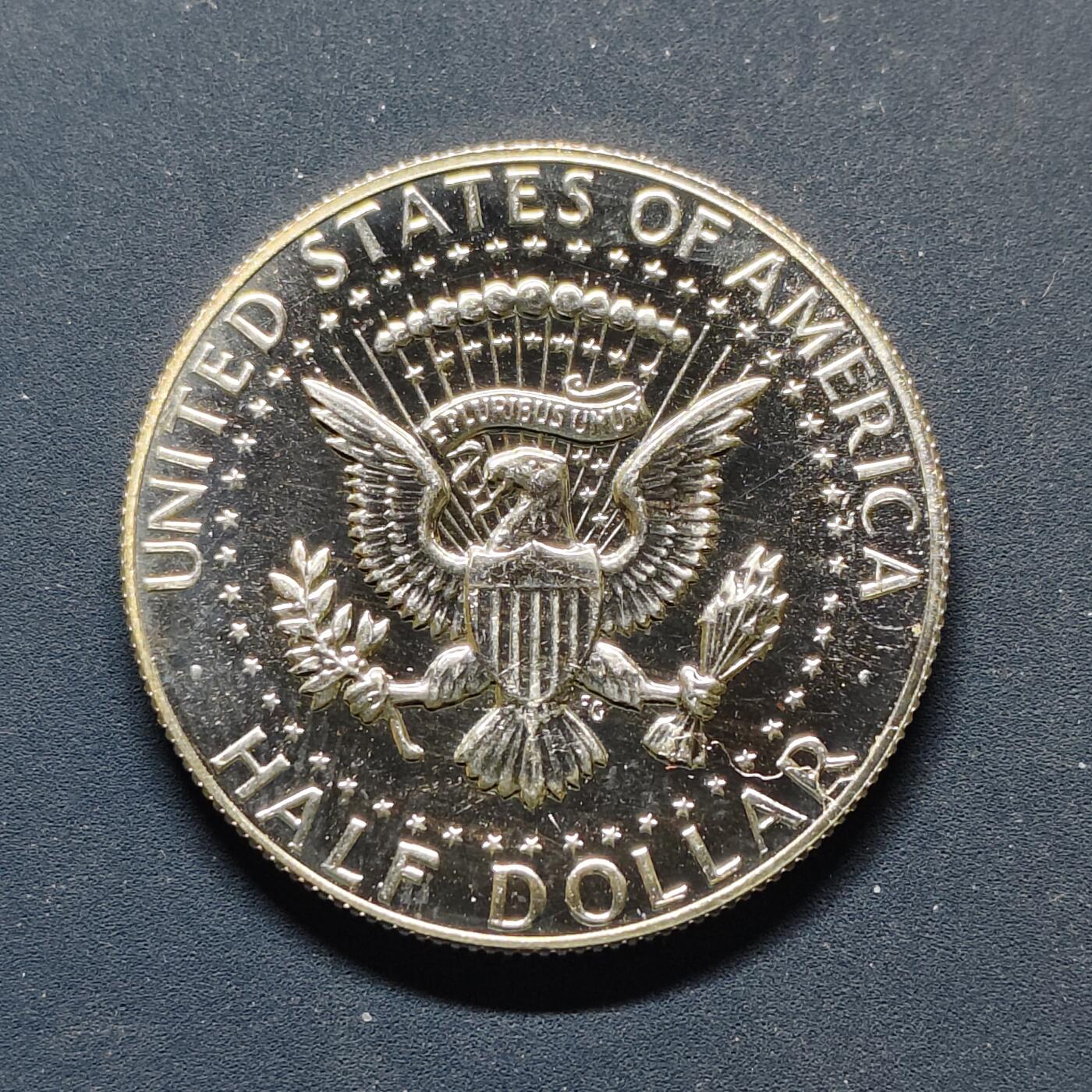 【全场包邮】纯粹捡漏拍498场-持续更新中 美国1970年肯尼迪半元精制银币【30.6毫米11.5克40%，估算纯银价约129元（按28元/克银价核算）】