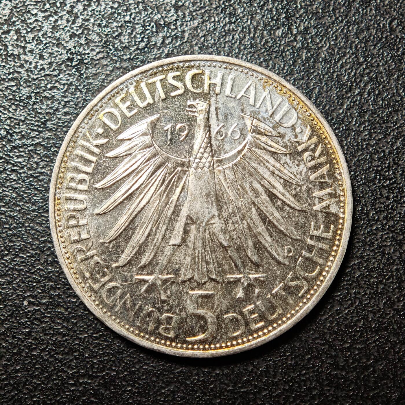 【德藏】世界币章拍卖第163期（拍品征集中~欢迎藏友联系） 1966年 德国戈特弗里德·威廉·莱布尼茨诞辰320周年5马克纪念银币 直径约：29mm；重约：11.2g