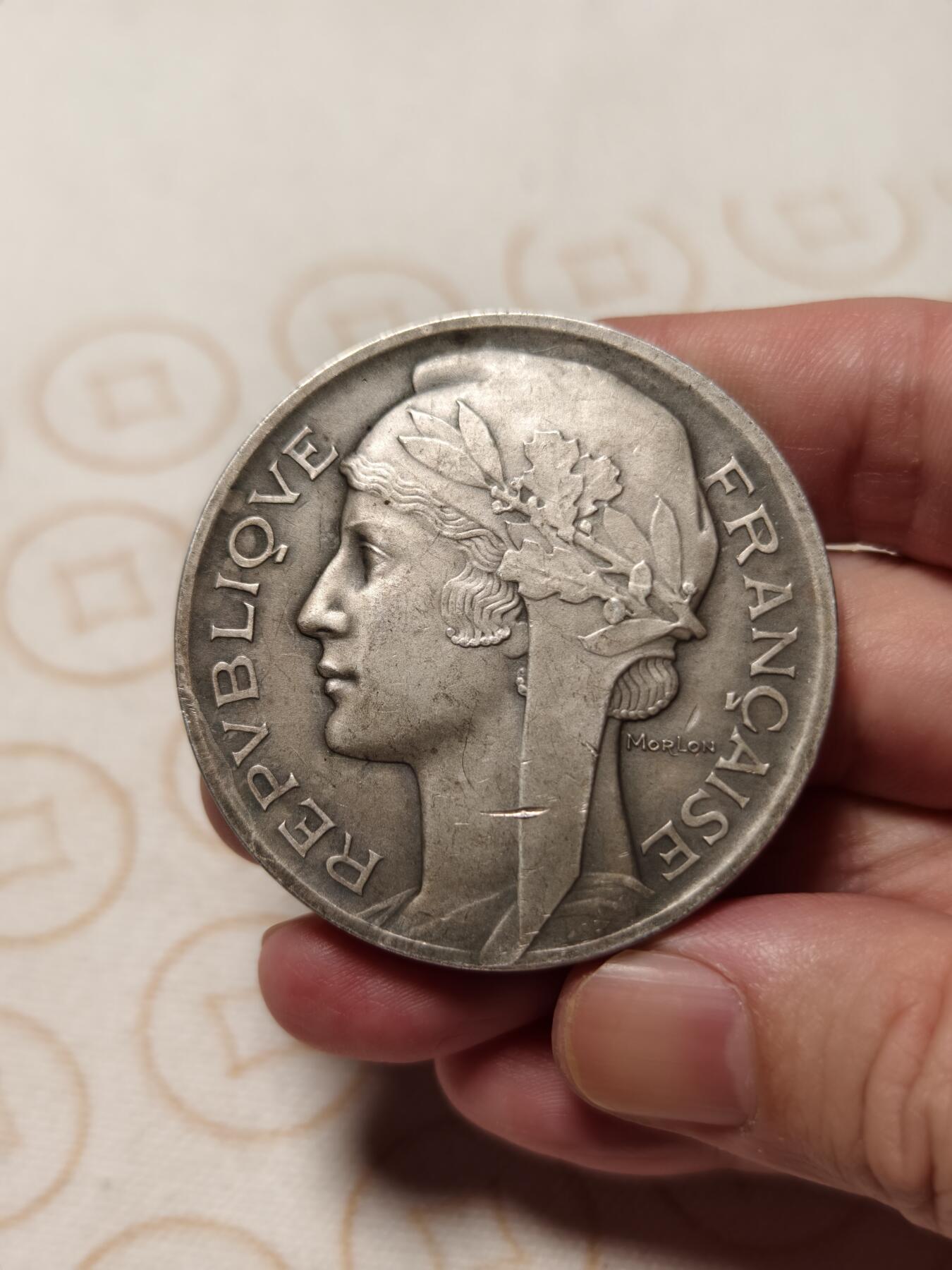 抚柳草堂-第十一期章牌钱币  奖章勋章限时免佣 满百包邮 放漏专场 19世纪末-20世纪初法国体育教育委员会镀银大铜章  大师莫隆作品 直径50mm  重量59.5g