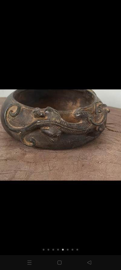 纯铜镂空盘龙小香炉一件。也可做烟灰缸用。包浆圆润自然皮克老辣。品相尺寸如图，完整牢固包老。 - 纯铜镂空盘龙小香炉一件。也可做烟灰缸用。包浆圆润自然皮克老辣。品相尺寸如图，完整牢固包老。