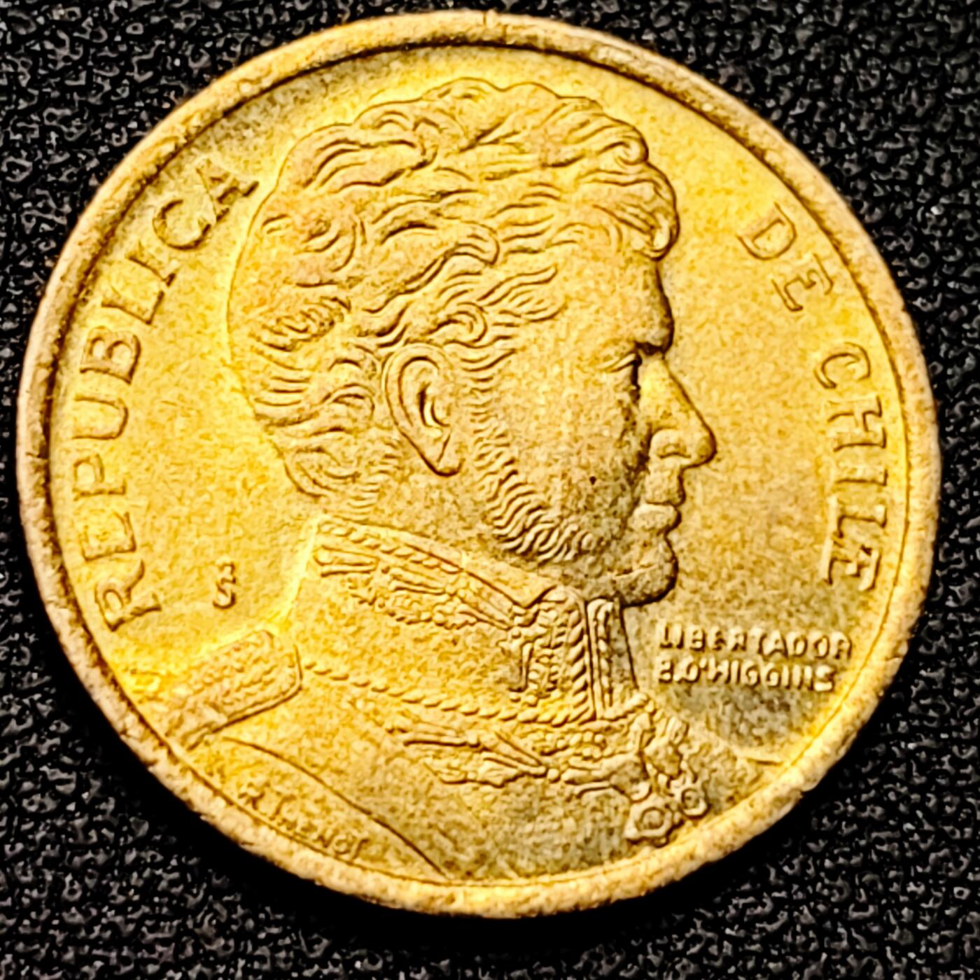 泉币菌-第176场- 精品福利场 铜光美品 智利2005年10比索青铜币 独立战争领袖奥希金斯 21MM