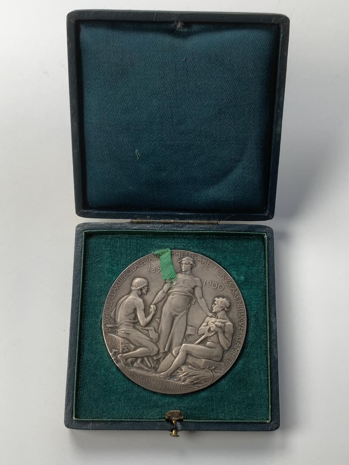掌中浮雕-藏着的欧洲第051场 1900年瑞典博克斯霍尔姆股份公司成立25周年银章，E.lindberg雕刻，56mm，96g，配有合适的盒子