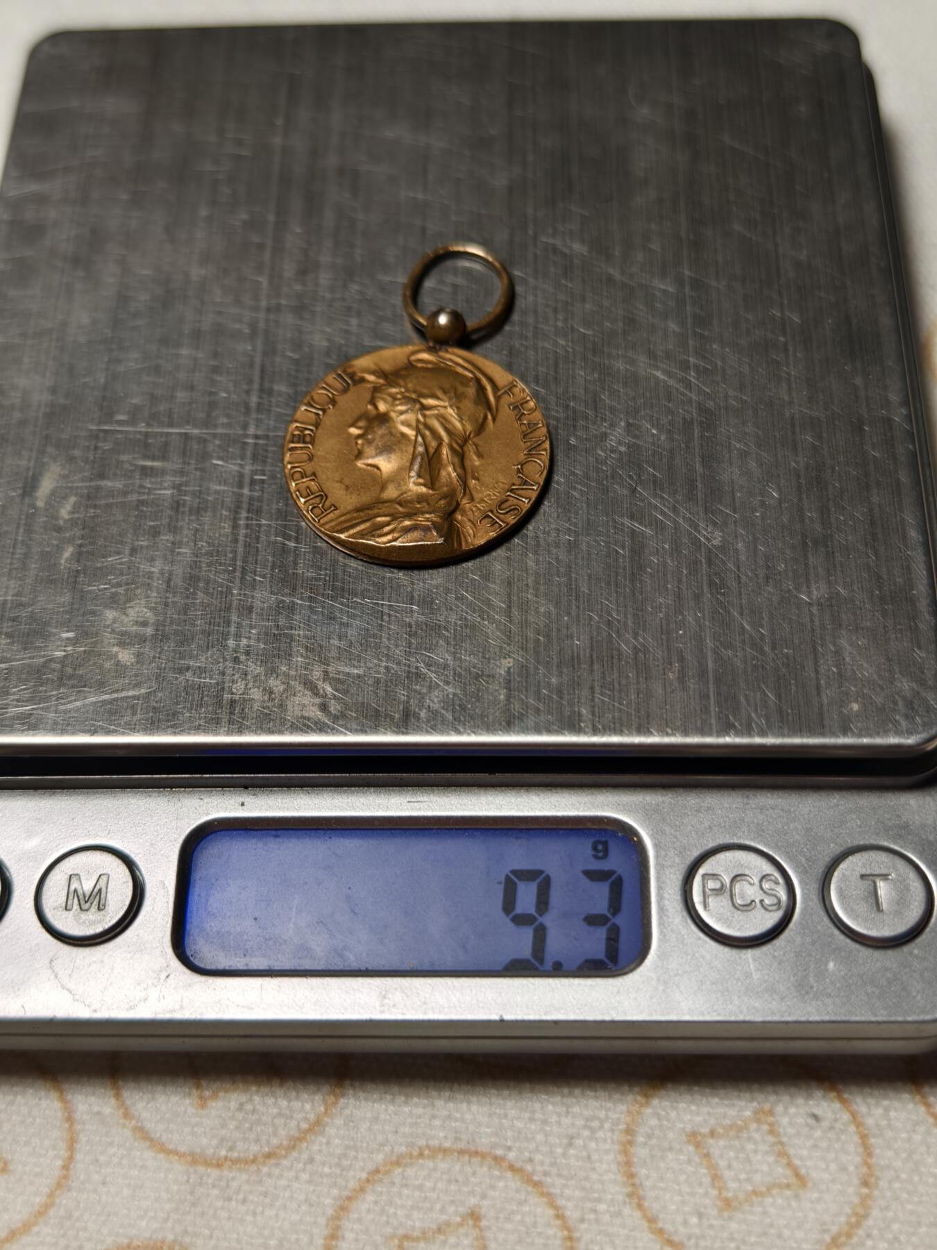 抚柳草堂-第十一期章牌钱币  奖章勋章限时免佣 满百包邮 放漏专场 法国金级劳动部荣誉奖章  950银镀金双标 去掉绶带净重9.3g