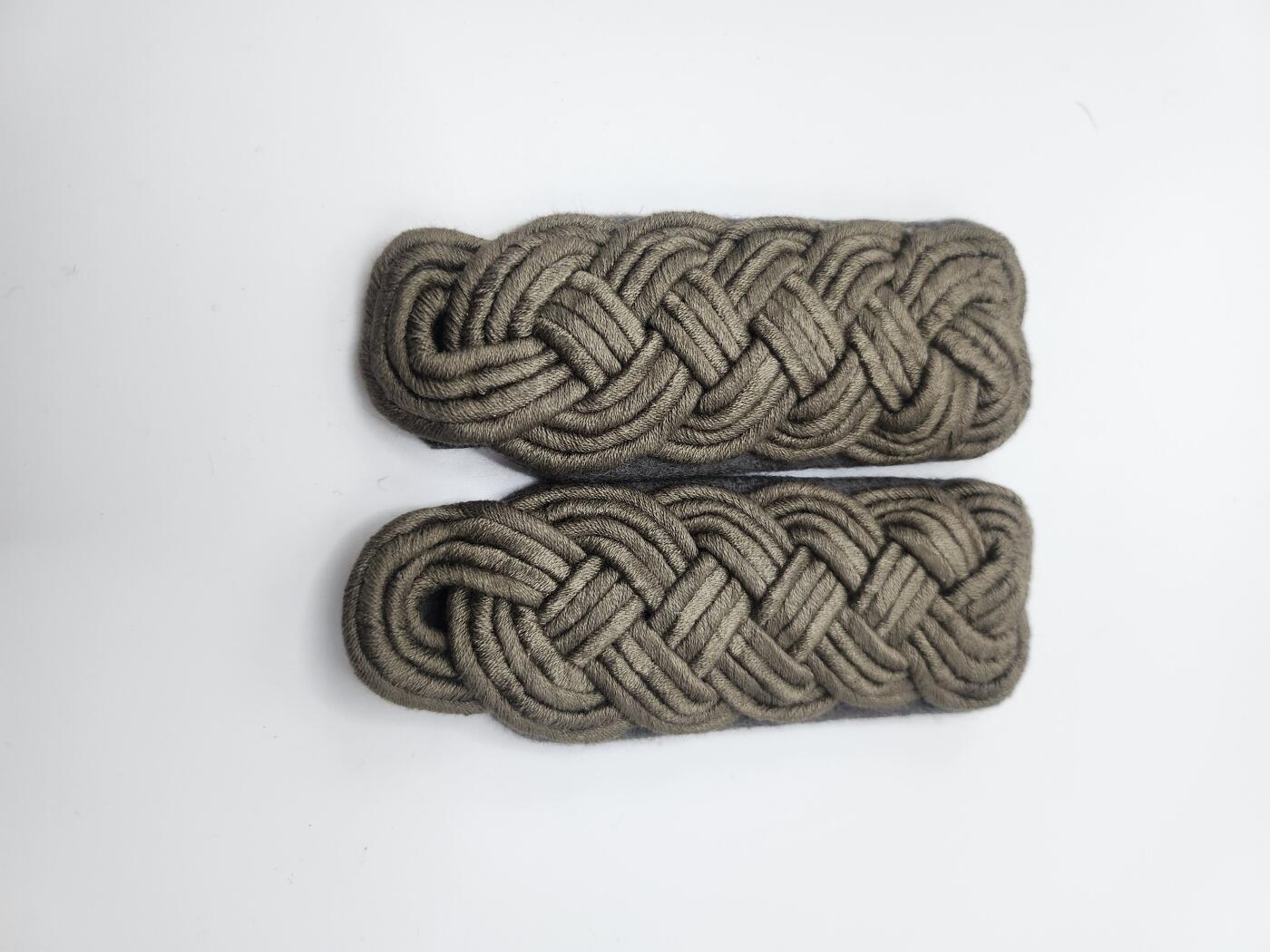 南水社首场拍卖 民主德国人民军校官野战肩章一副