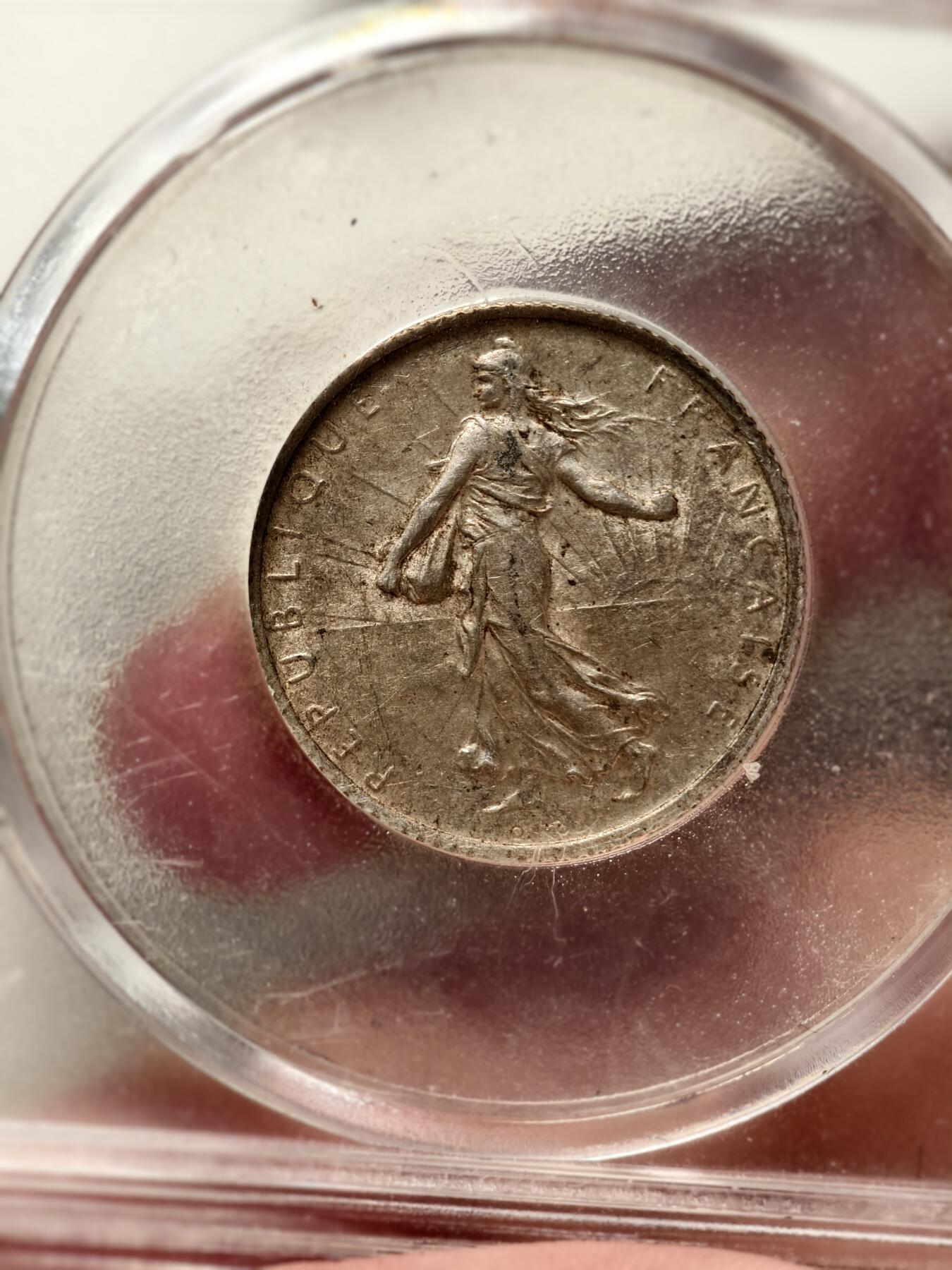 抚柳草堂-第十一期章牌钱币  奖章勋章限时免佣 满百包邮 放漏专场 1915法国自由女神1FRANC银币  公博au53细节非常好 女神像几乎无磨损