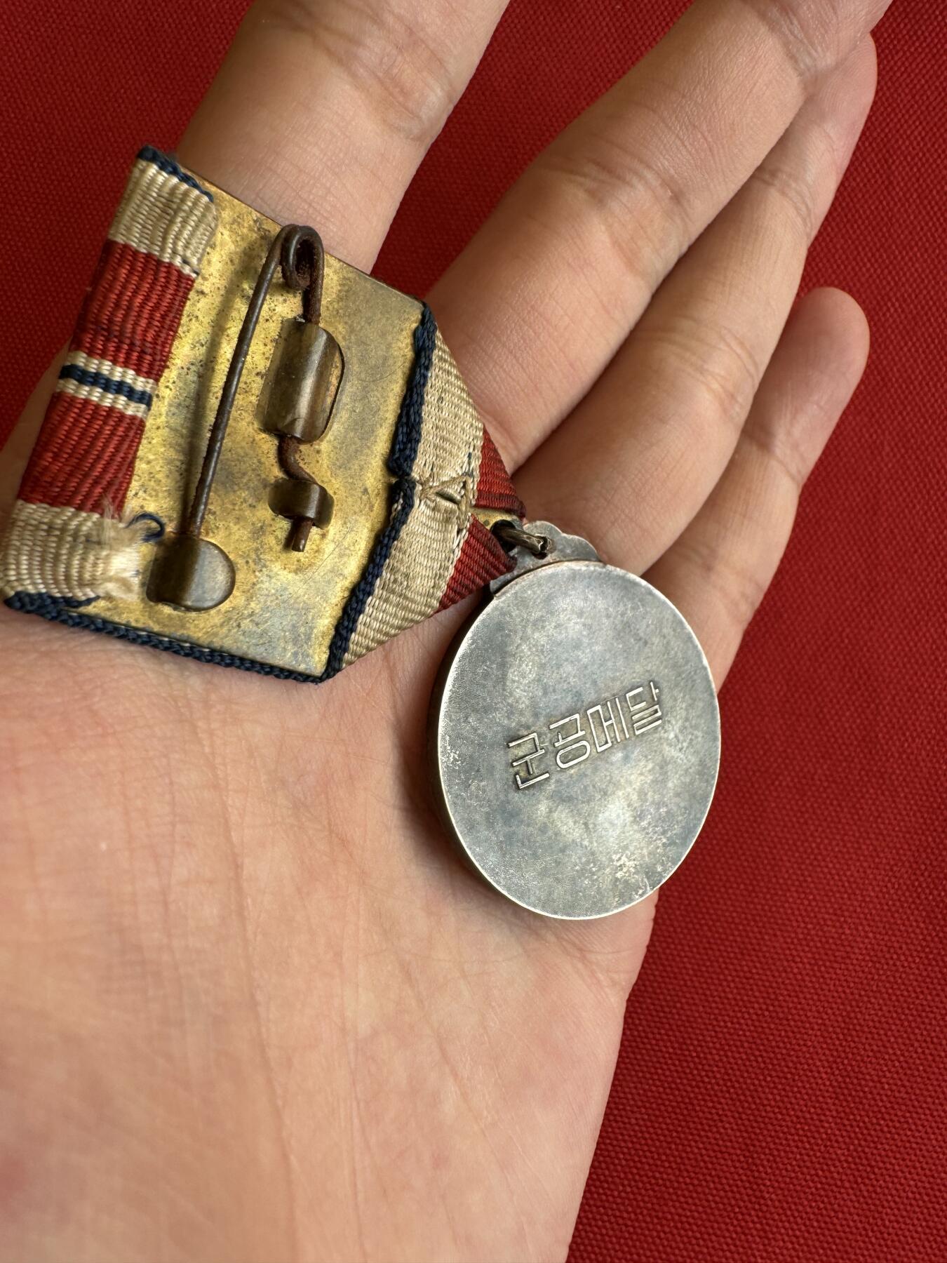 五哥徽章群   28号周三晚上八点4群联拍 银章