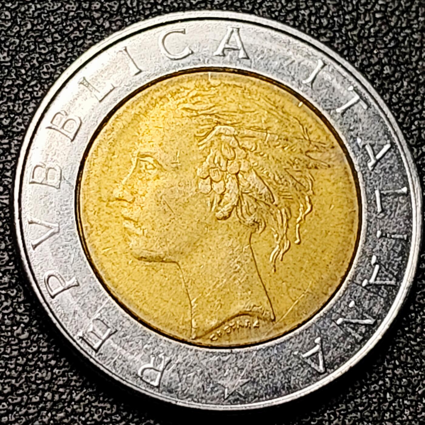 泉币菌-第176场- 精品福利场 世界首枚双色币 意大利1985年500里拉 罗马建筑雕像 广场 25.8mm