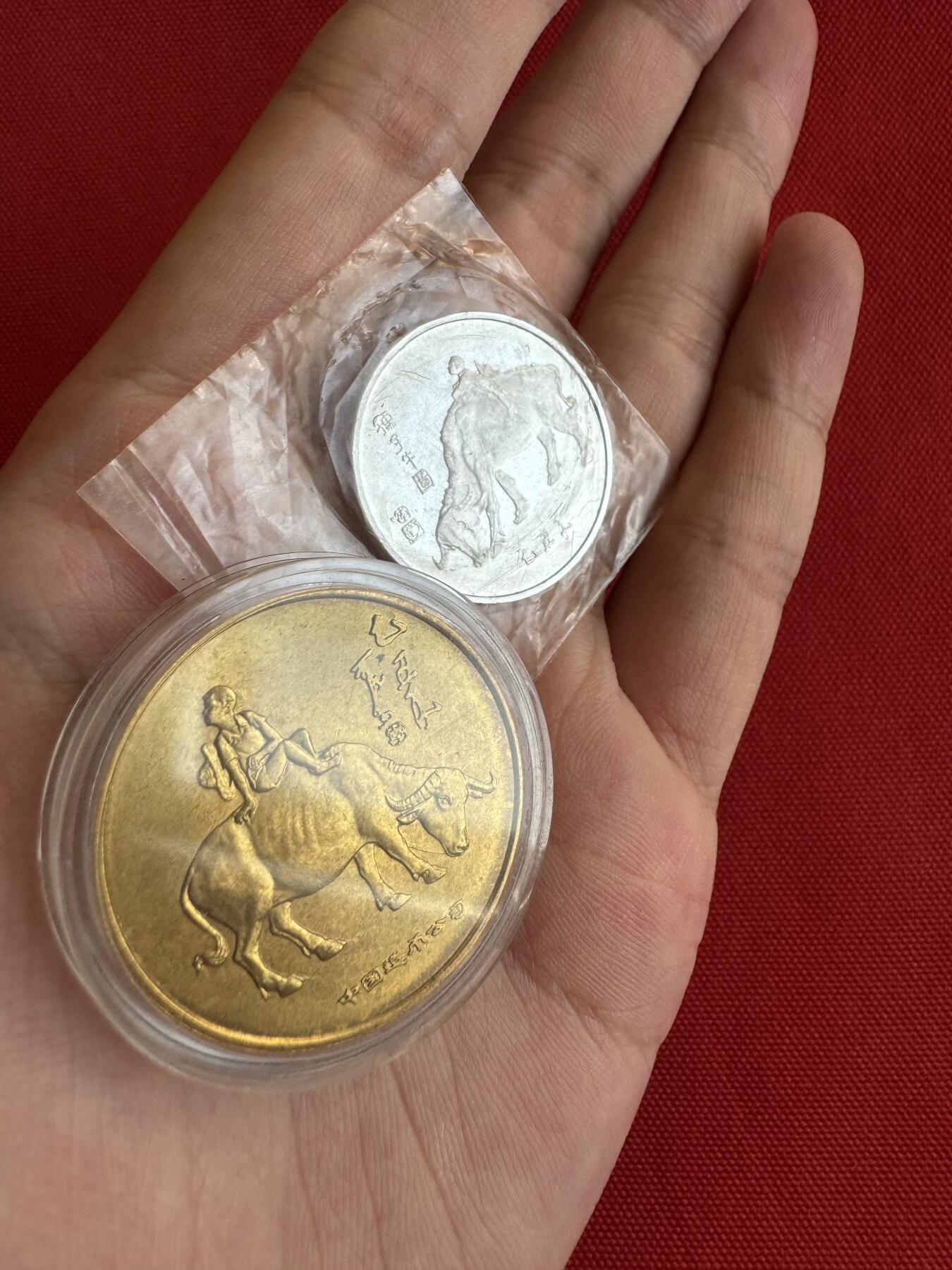 五哥徽章群   28号周三晚上八点4群联拍 两枚合拍