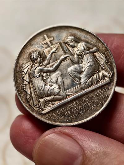 抚柳草堂-第十一期章牌钱币  奖章勋章限时免佣 满百包邮 放漏专场 - 1874法国婚姻与爱情纪念银章 蜜蜂边铭 950高银重14.5g淡彩包浆手刻花押 难得好品