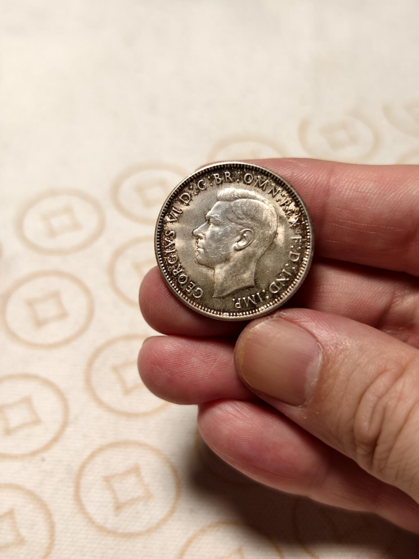 抚柳草堂-第十一期章牌钱币  奖章勋章限时免佣 满百包邮 放漏专场 1944澳大利亚乔治六世1弗洛林银币 高银年份 11.4克 925银 好品带彩