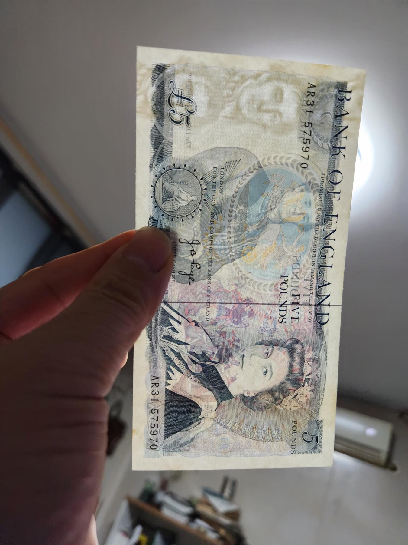 1月27号晚上8点 外国纸币自动截拍第14场 英国5镑  背面L暗字 几乎全新