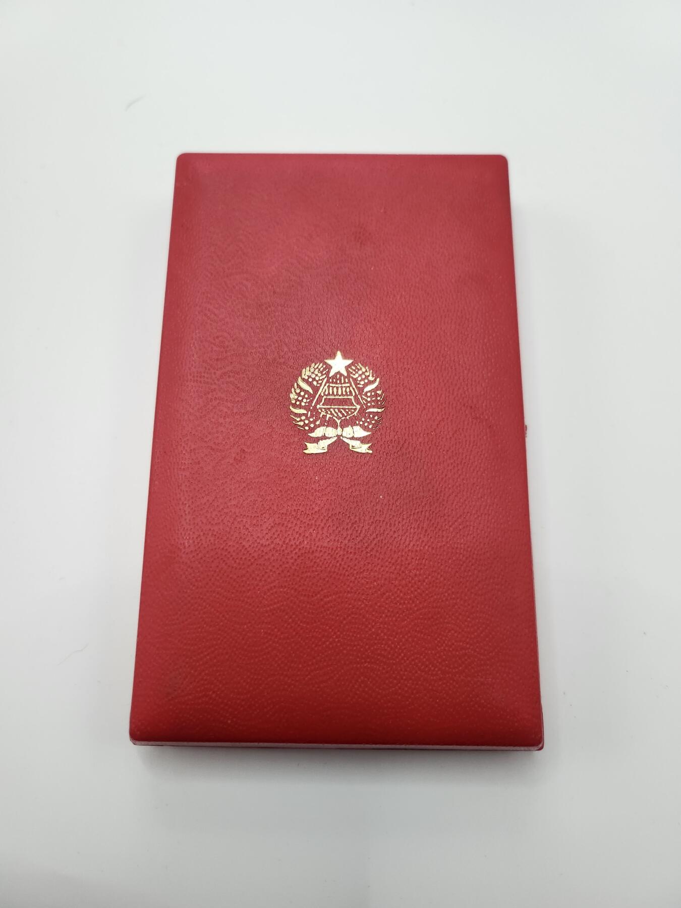 南水社首场拍卖 匈牙利金级为祖国服务奖章，匈牙利人民共和国时期颁发 章体盒略均完好