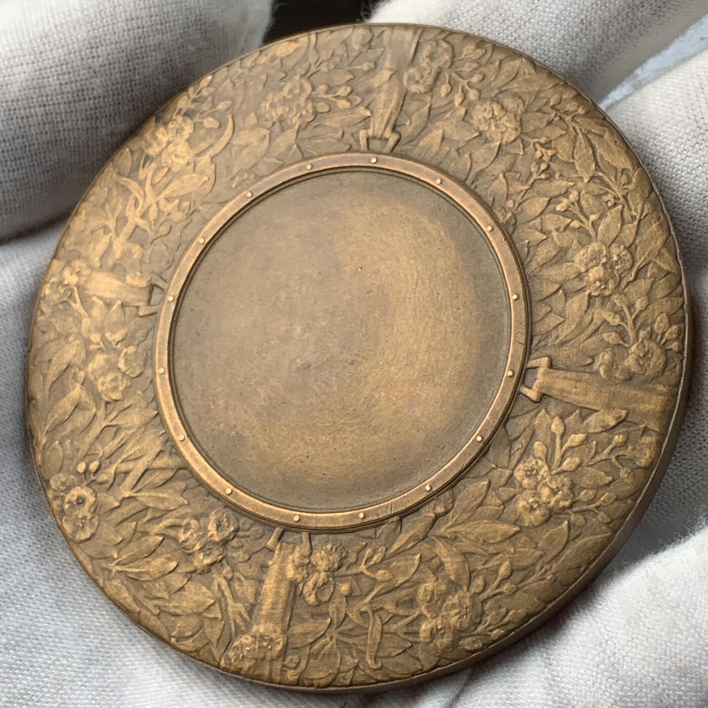 掌中浮雕-藏着的欧洲第051场 1918年法国一战圣沙蒙坦克应用纪念铜章，68mm，  Nicolas Maier法国章优秀作品集#294号