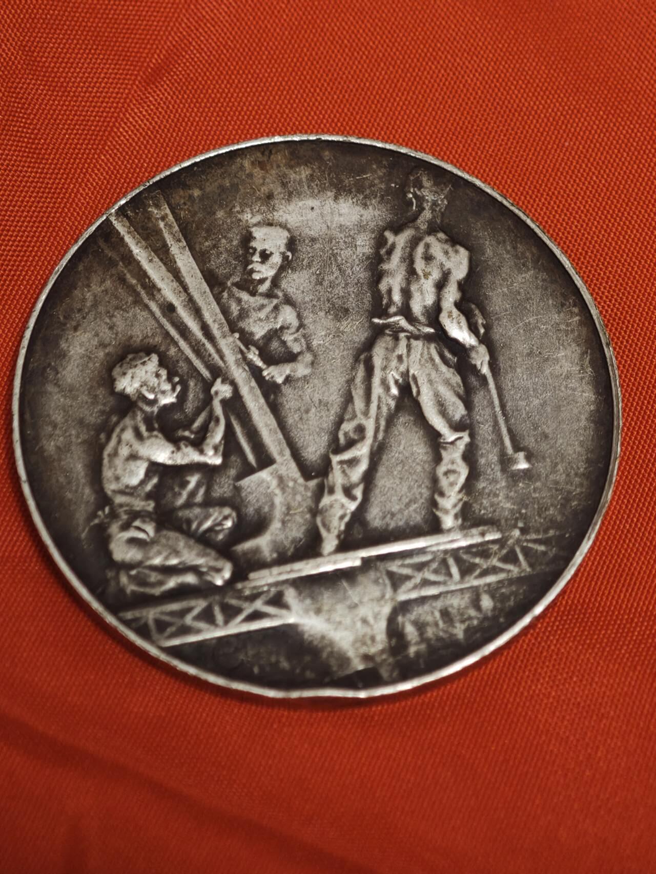 橙子收藏第二期 20世纪法国埃菲尔铁塔登顶纪念章镀银