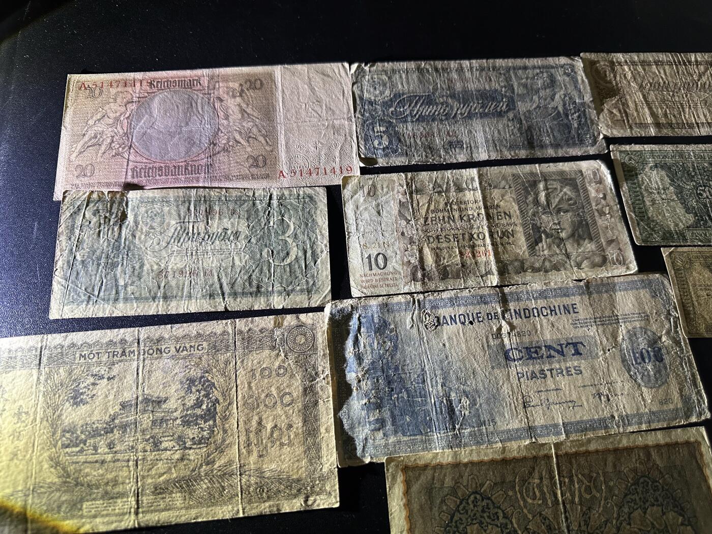 《外钞收藏家》第六百零五期（精选场）（本平台长期征集拍品、欢迎藏友们联系合作） 东方汇理银行、捷克等老版纸币 10张一起 非全新 品相如图