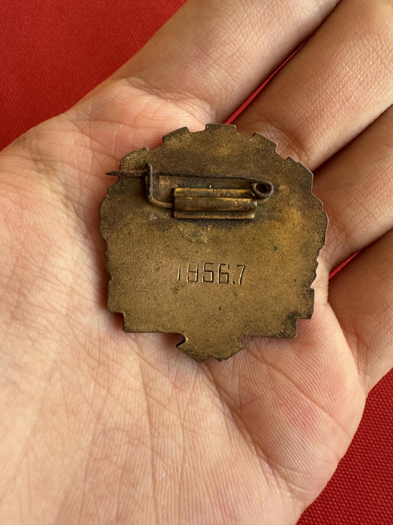 五哥徽章群   28号周三晚上八点4群联拍 铜章