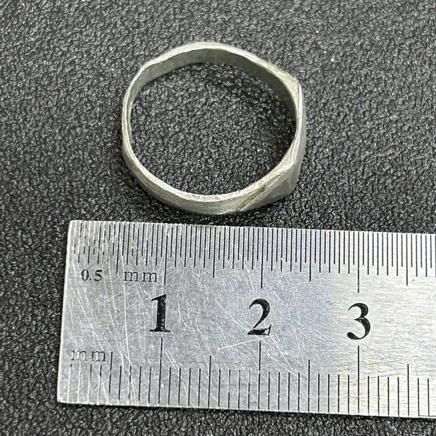 西秦中古拍卖第七十四期 芬兰二战时期战壕戒指 用损坏的武器制作 有刻铭文