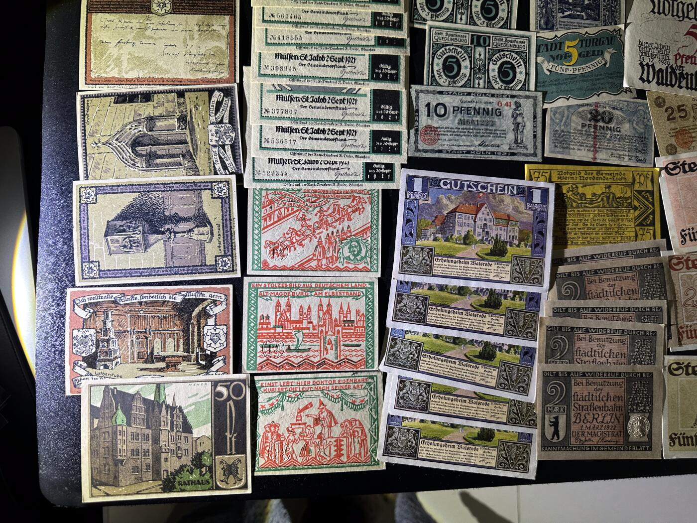 《外钞收藏家》第六百零五期（精选场）（本平台长期征集拍品、欢迎藏友们联系合作） 100多张德国紧急状态货币一起 大部份全新 个别非全新或不绝 如图