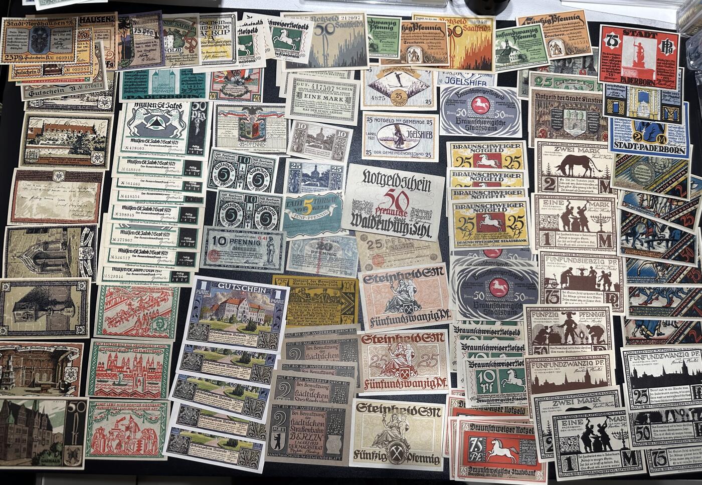 《外钞收藏家》第六百零五期（精选场）（本平台长期征集拍品、欢迎藏友们联系合作） 100多张德国紧急状态货币一起 大部份全新 个别非全新或不绝 如图