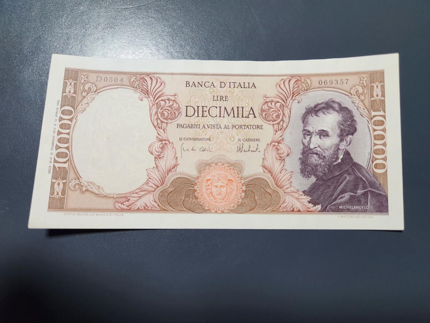 1月27号晚上8点 外国纸币自动截拍第14场 意大利10000几乎全新有眼