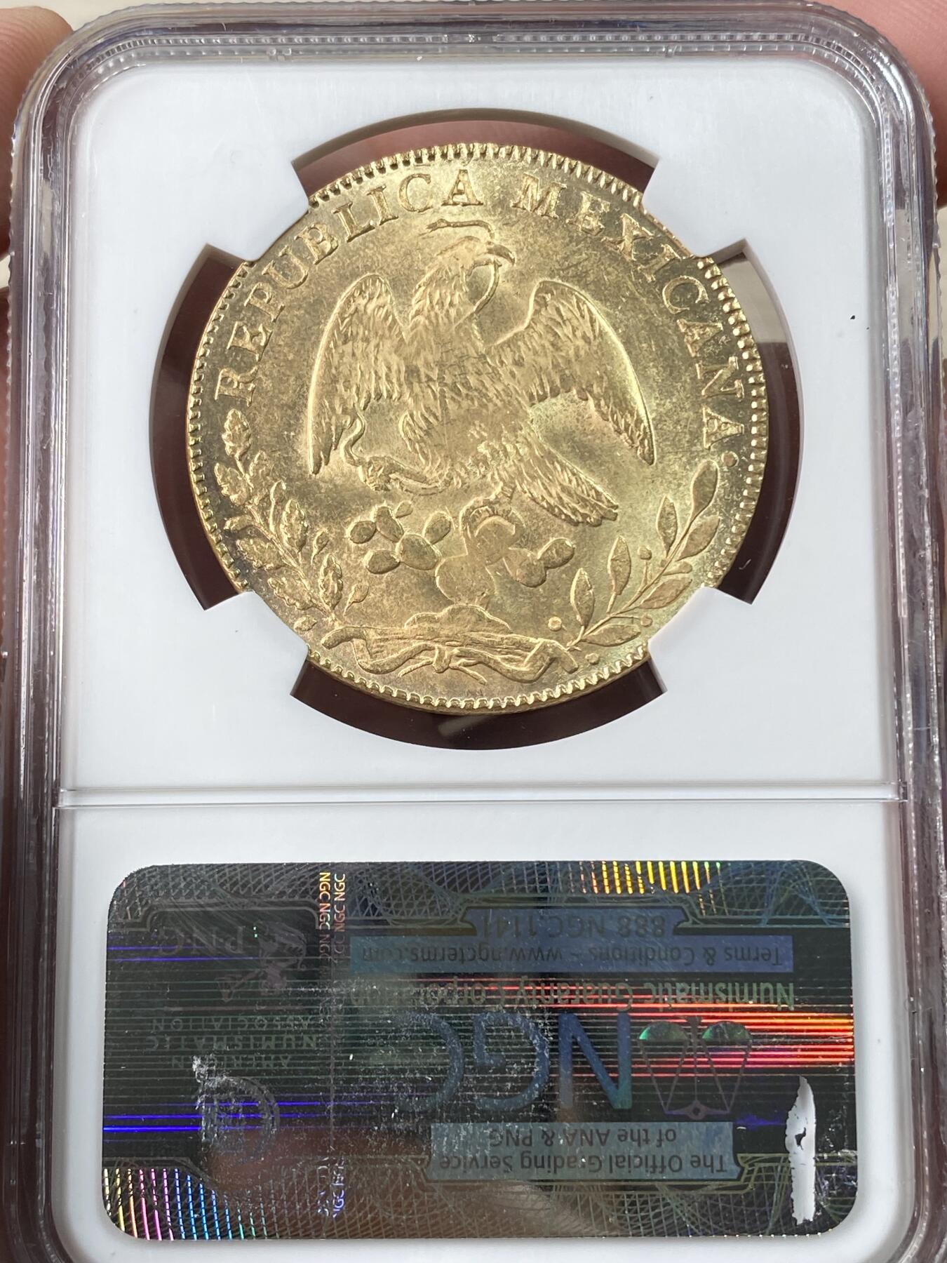 万国钱币拍卖第060期（万国六十期纪念大拍） NGC MS63 1856C CE墨西哥金鹰8埃斯库多大金币 库利亚坎造币厂铸造 墨西哥鹰金质化后的观感令人爱不释手 极其经典的手持自由帽与宪法设计 原始黄金丝绸转光 极其优异的打制 鹰羽根根可数 NGC老盒顶级典藏状态