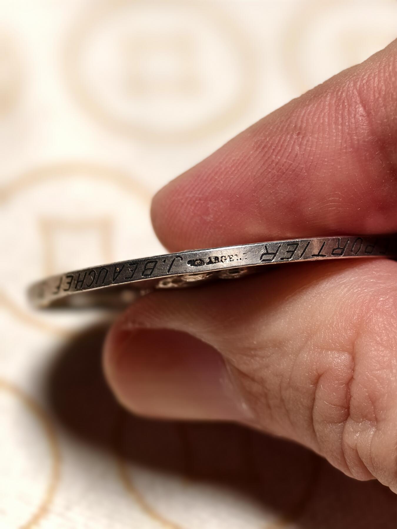 抚柳草堂-第十一期章牌钱币  奖章勋章限时免佣 满百包邮 放漏专场 1896法国婚姻与爱情纪念银章 大版直径39mm 重25.7g 丰饶角边铭 手刻花押漂亮 镜面光泽 上手极美