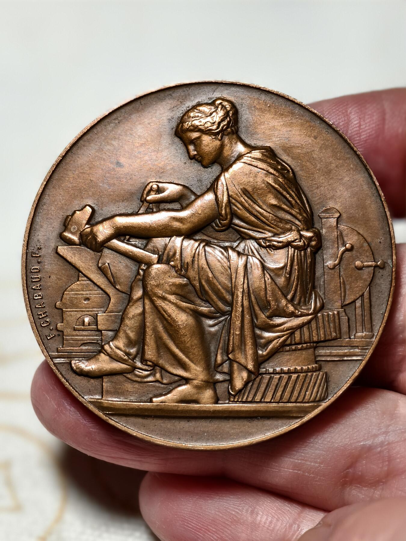 抚柳草堂-第十一期章牌钱币  奖章勋章限时免佣 满百包邮 放漏专场 19世纪末-20世纪初法国工业女神大铜章  直径50mm  重量60g Ms级品相