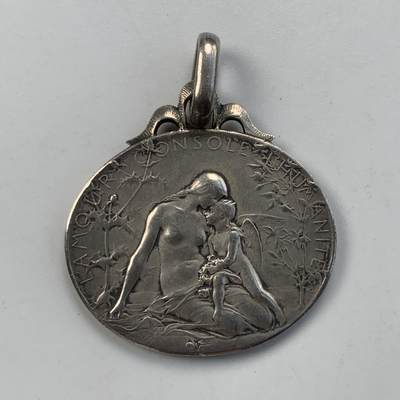 掌中浮雕-藏着的欧洲第051场 - 《爱抚慰人类》银章，  作者: 奥斯卡.罗蒂，  章体31* 25.5mm ，11. 4g