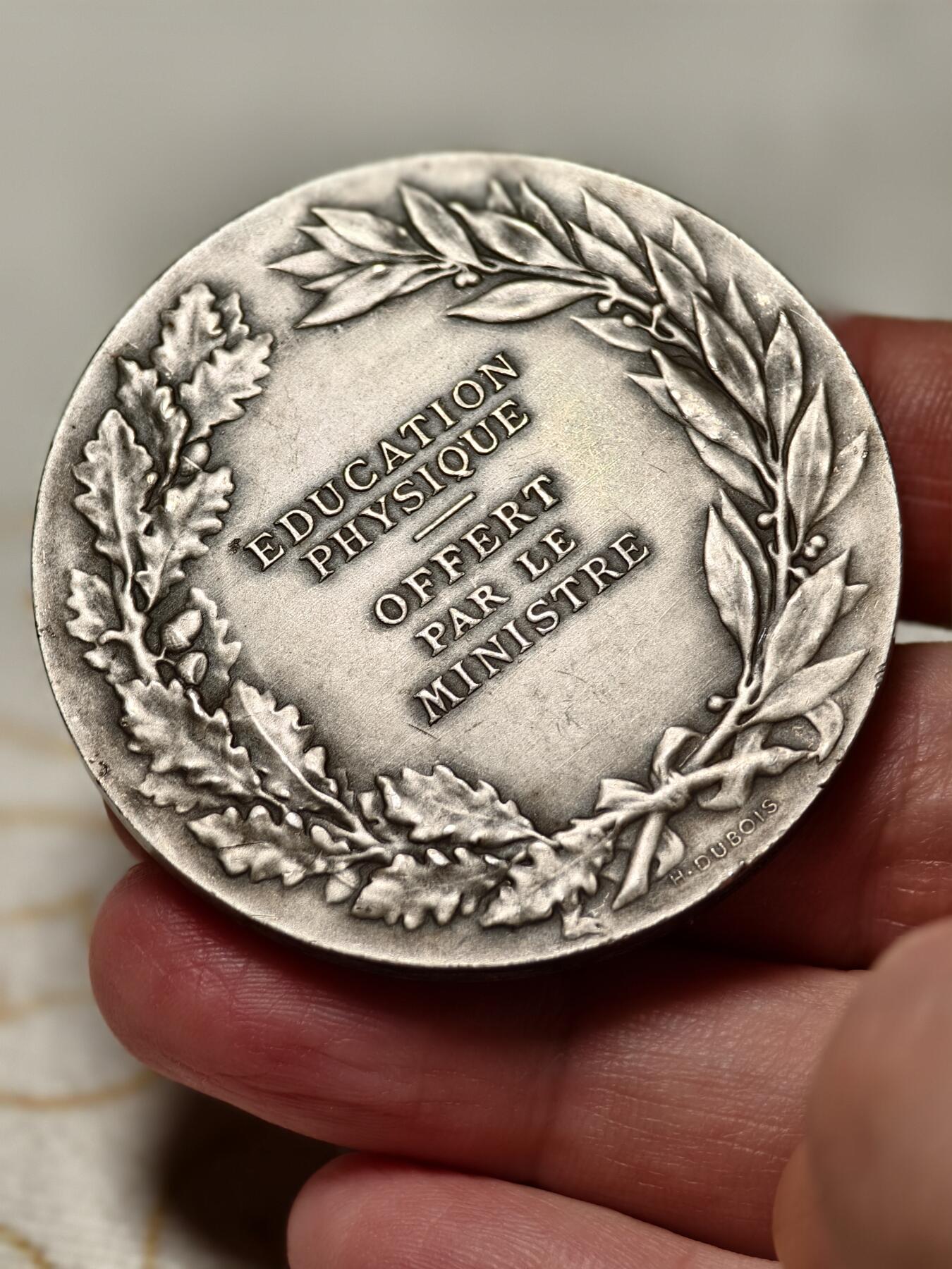 抚柳草堂-第十一期章牌钱币  奖章勋章限时免佣 满百包邮 放漏专场 19世纪末-20世纪初法国体育教育委员会镀银大铜章  大师莫隆作品 直径50mm  重量59.5g