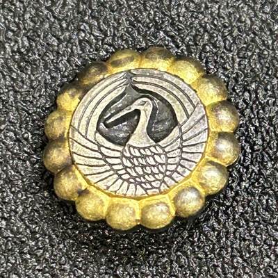 西秦中古拍卖第七十四期 - 日本昭和时代 纯银镀金小徽章 银制有纯银标 重2.8克