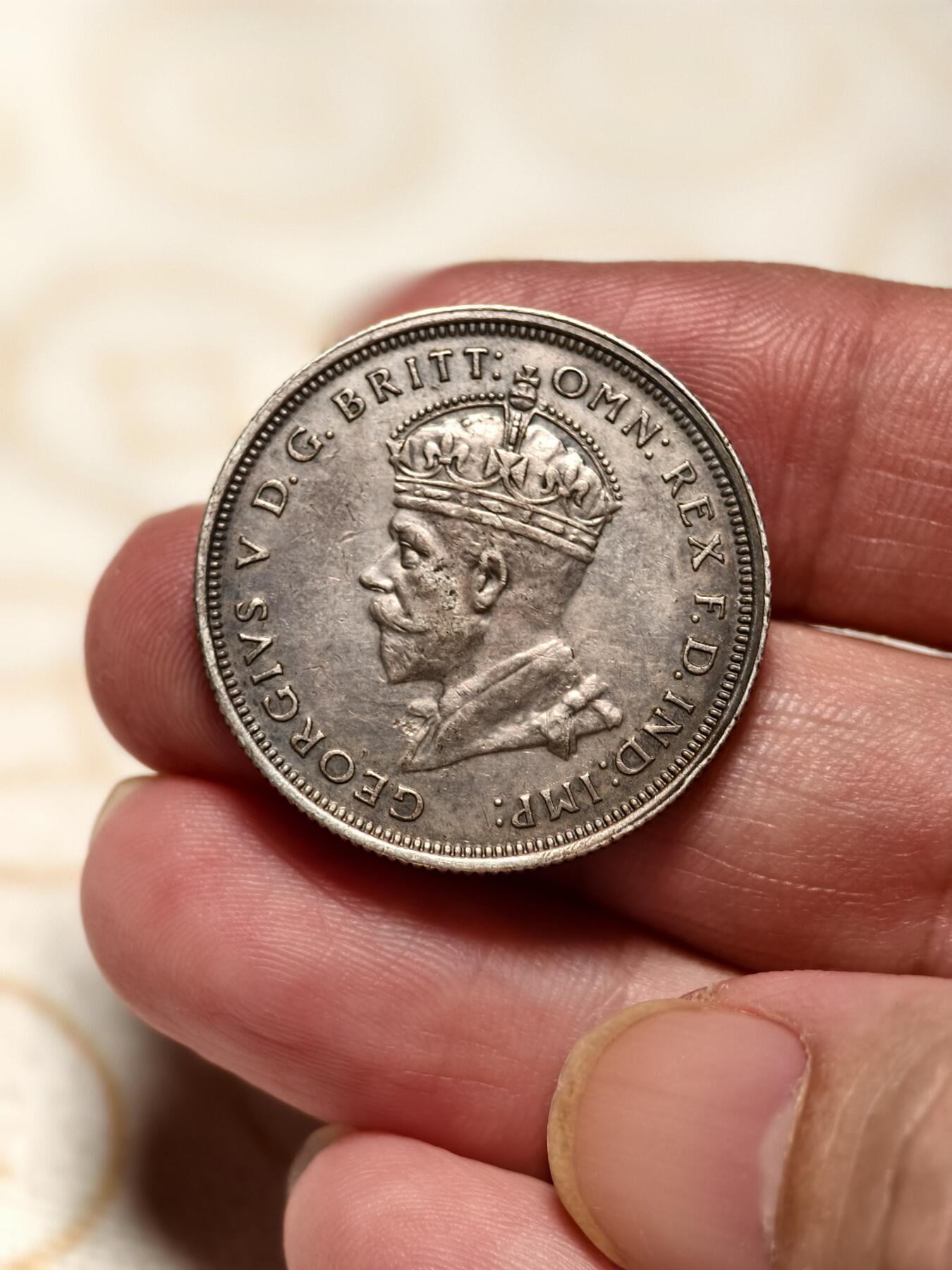 抚柳草堂-第十一期章牌钱币  奖章勋章限时免佣 满百包邮 放漏专场 1927澳大利亚堪培拉国会大厦纪念1佛罗林银币 乔治五世重11.3g 品相很不错