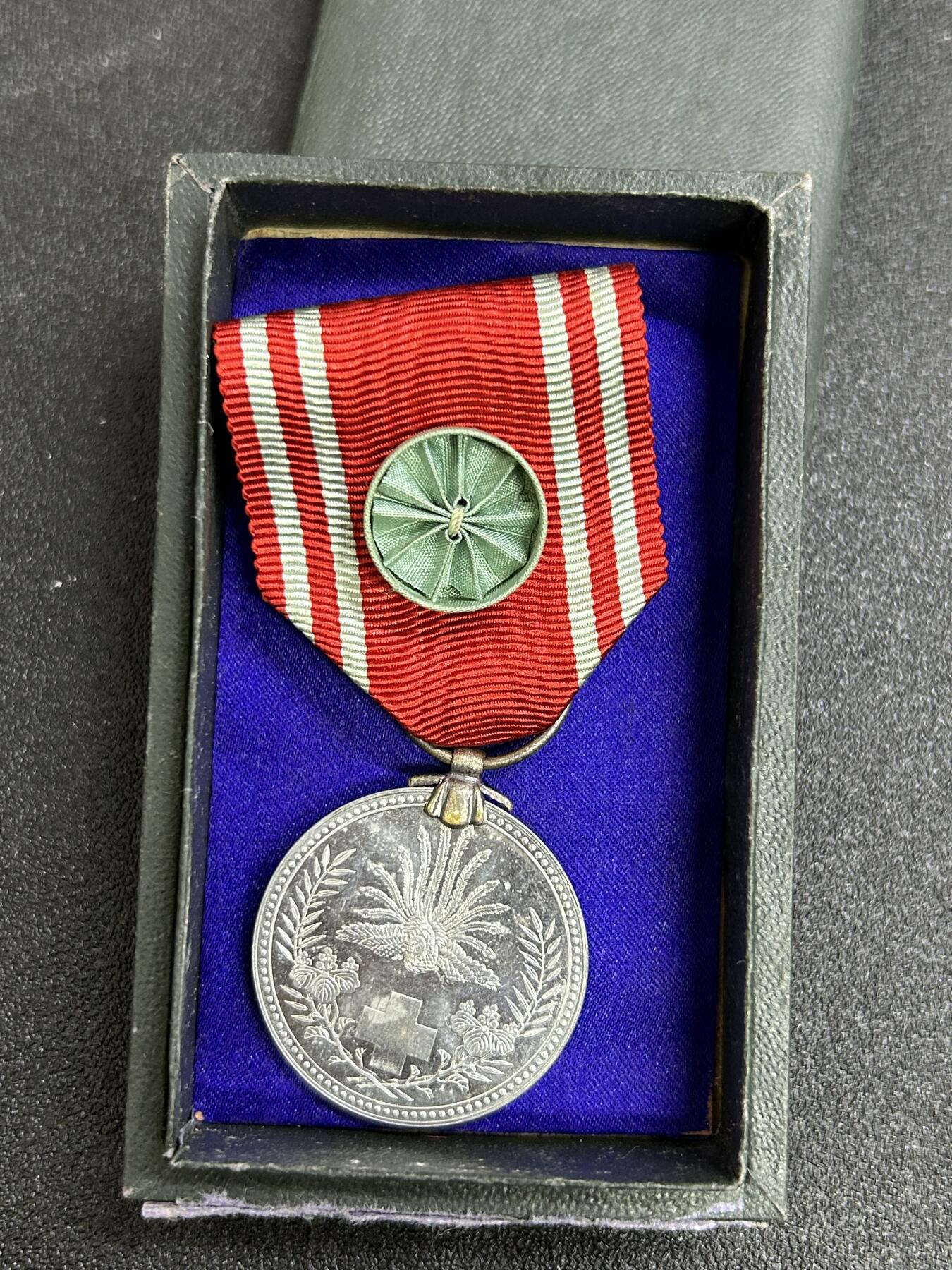 西秦中古拍卖第七十四期 日本红十字奖章 带原盒