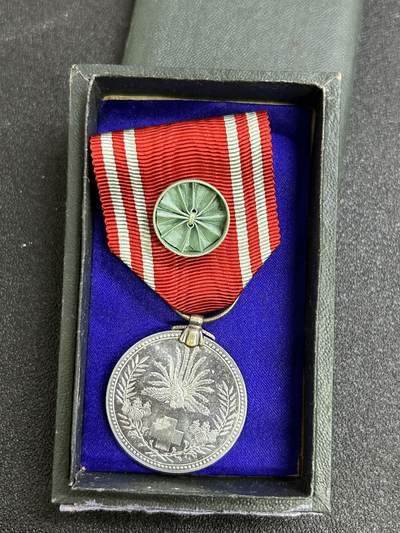 西秦中古拍卖第七十四期 - 日本红十字奖章 带原盒