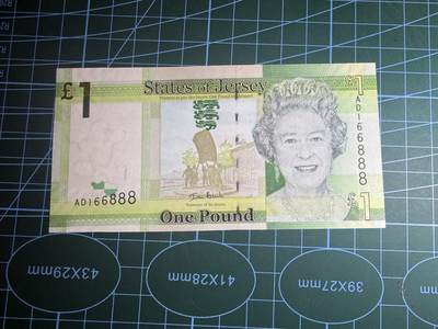 【炜奕收藏】，第五十八期，英属第三场 - 2010年泽西岛1镑，UNC品相，首发冠倒置888豹子号靓号